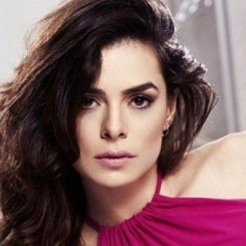 Озге Озпиринджи не боится показать фигуру