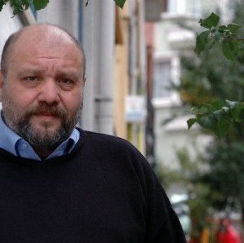 Ахмет Мюмтаз Тайлан получил награду за фильм "Ещё"