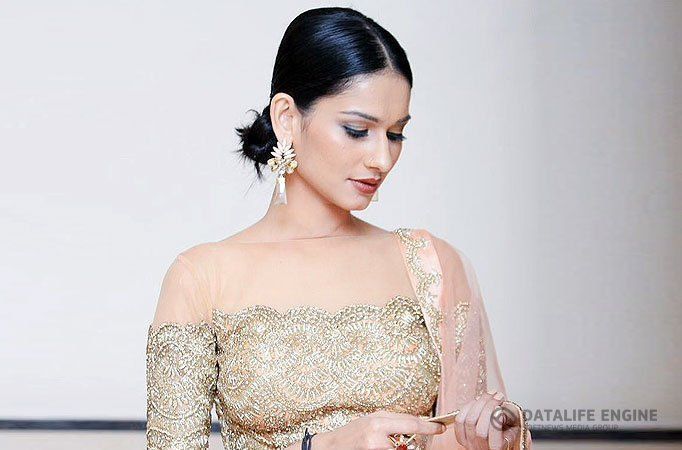 Индийская актриса Анери Ваджани/Aneri Vajani Индийская актриса Анери Ваджани/Aneri Vajani